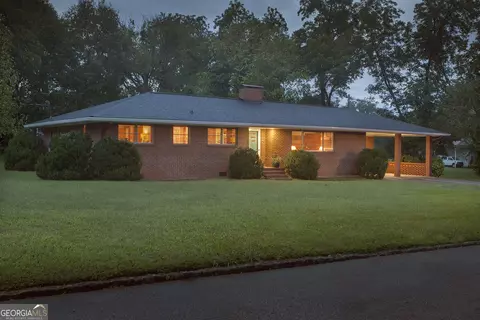437 Pine St, Madison, GA 30650