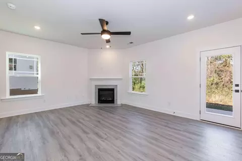 Living - 519 Creek Rd, Cornelia, GA 30531 photo 3 of 5
