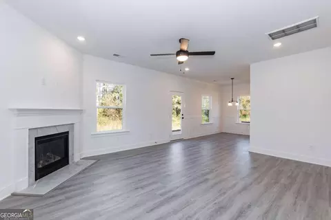 Living - 519 Creek Rd, Cornelia, GA 30531 photo 2 of 5