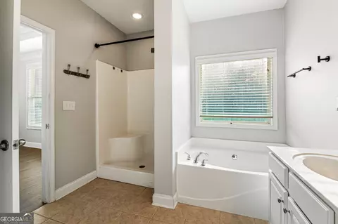 Bath - 115 Linda St, Colbert, GA 30628 photo 1 of 4