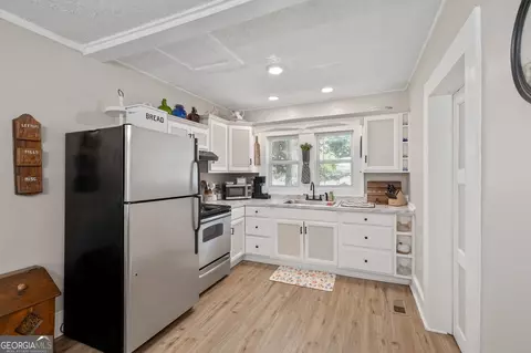 Kitchen - 283 Easy St, Toccoa, GA 30577 photo 1 of 2