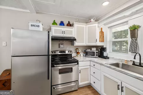 Kitchen - 283 Easy St, Toccoa, GA 30577 photo 2 of 2