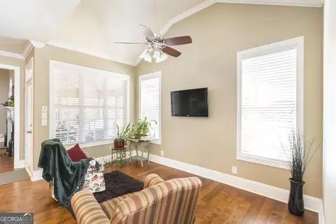 Living - 203 Avondale Cir, Warner Robins, GA 31088 photo 3 of 4