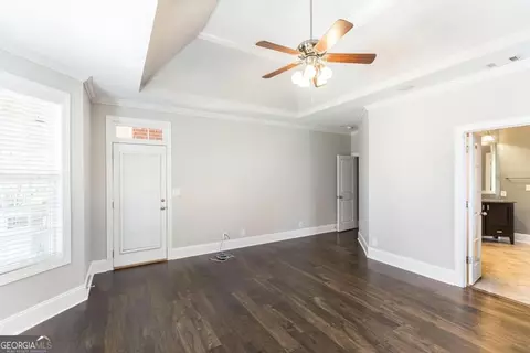 Living - 203 Avondale Cir, Warner Robins, GA 31088 photo 4 of 4
