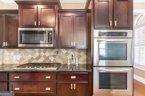 Kitchen - 203 Avondale Cir, Warner Robins, GA 31088 photo 2 of 6