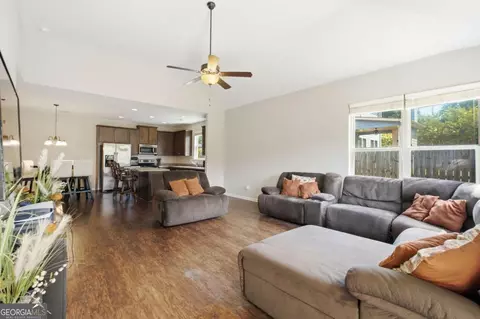 Living - 6311 Horizon Ct, Rex, GA 30273 photo 2 of 5