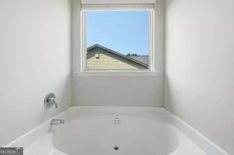 Bath - 6311 Horizon Ct, Rex, GA 30273 photo 3 of 4
