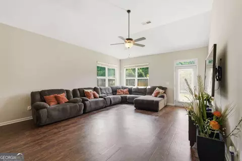 Living - 6311 Horizon Ct, Rex, GA 30273 photo 3 of 5