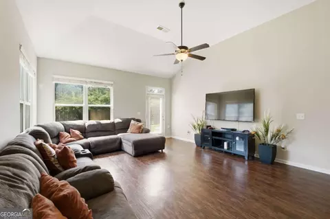 Living - 6311 Horizon Ct, Rex, GA 30273 photo 4 of 5