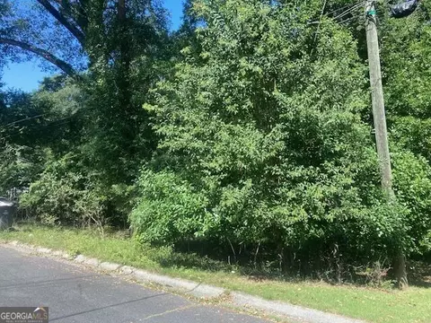 222 Oakdale Rd, Milledgeville, GA 31061
