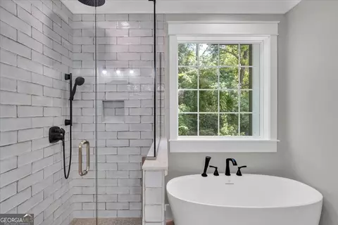 Bath - 203 Oberon Pl N, Macon, GA 31210 photo 2 of 10