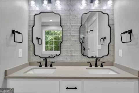 Bath - 203 Oberon Pl N, Macon, GA 31210 photo 5 of 10