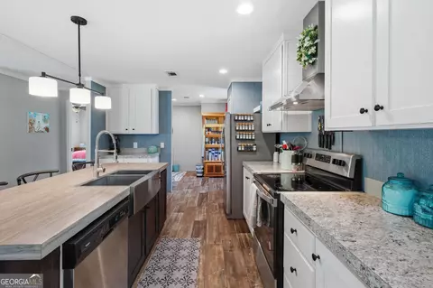 Kitchen - 4100 Jeb Ct, Collins, GA 30421 photo 1 of 3