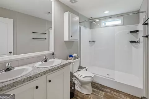 Bath - 4100 Jeb Ct, Collins, GA 30421 photo 1 of 2