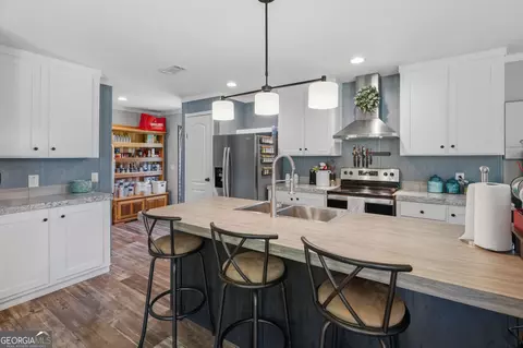 Kitchen - 4100 Jeb Ct, Collins, GA 30421 photo 3 of 3