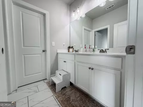 Bath - 868 Smith Mill Rd, Winder, GA 30680 photo 5 of 7