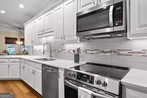 Kitchen - 216 Ashford Cir, Lagrange, GA 30240 photo 3 of 3