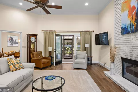 Living - 216 Ashford Cir, Lagrange, GA 30240 photo 2 of 5