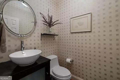 Bath - 216 Ashford Cir, Lagrange, GA 30240 photo 6 of 8