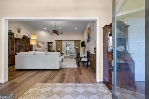 Entry Way - 216 Ashford Cir, Lagrange, GA 30240 photo 2 of 7