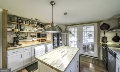 Kitchen - 1400 Brickyard Rd, Bowdon, GA 30108 photo 2 of 5