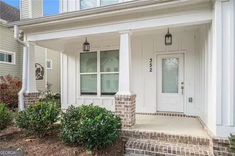 Exterior - 352 Davis St, Monroe, GA 30655 photo 5 of 8