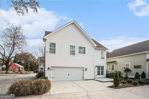 Exterior - 352 Davis St, Monroe, GA 30655 photo 7 of 8