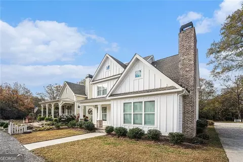 Exterior - 352 Davis St, Monroe, GA 30655 photo 3 of 8