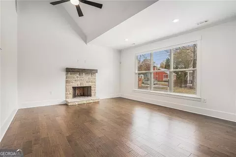 Living - 352 Davis St, Monroe, GA 30655 photo 2 of 5