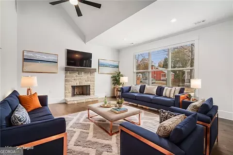 Living - 352 Davis St, Monroe, GA 30655 photo 1 of 5