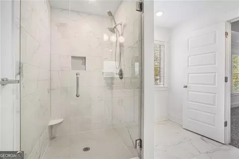 Bath - 352 Davis St, Monroe, GA 30655 photo 2 of 3