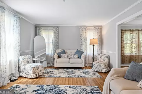Living - 139 Myrtle St, Toccoa, GA 30577 photo 3 of 6