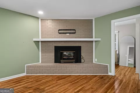 Living - 139 Myrtle St, Toccoa, GA 30577 photo 5 of 6