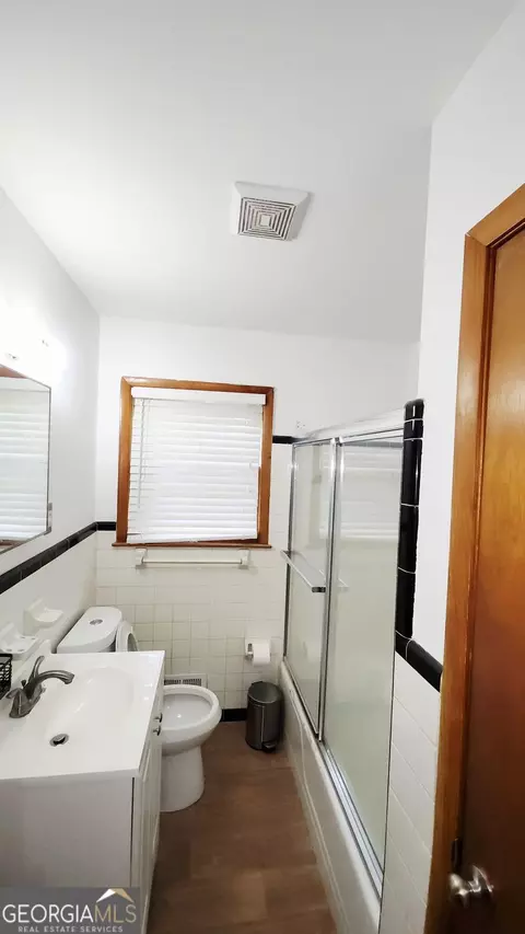 Bath - 965 Laurel St, Morrow, GA 30260 photo 1 of 1