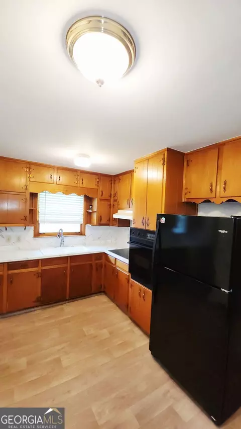 Kitchen - 965 Laurel St, Morrow, GA 30260 photo 2 of 2