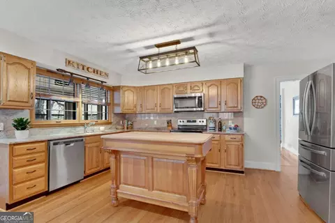 Kitchen - 248 Duffer Dr, Jasper, GA 30143 photo 4 of 4