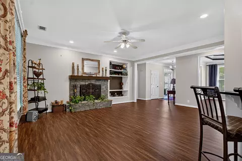 Living - 101 Northshore Dr, Lagrange, GA 30240 photo 2 of 3