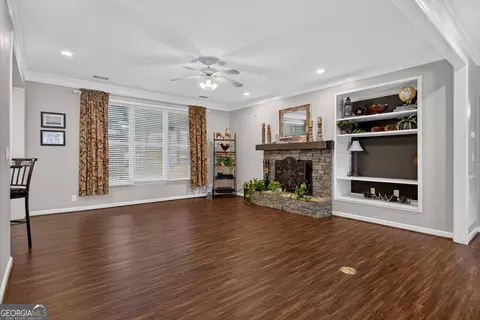 Living - 101 Northshore Dr, Lagrange, GA 30240 photo 3 of 3