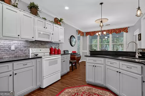 Kitchen - 101 Northshore Dr, Lagrange, GA 30240 photo 3 of 3