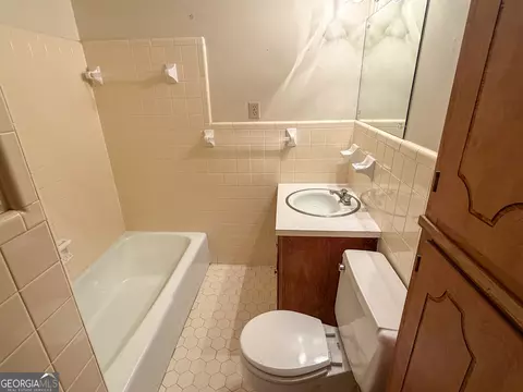 Bath - 608 Ginger Cir, Lagrange, GA 30240 photo 1 of 2