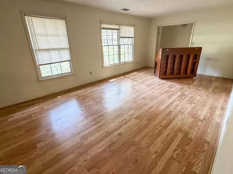Living - 608 Ginger Cir, Lagrange, GA 30240 photo 1 of 2