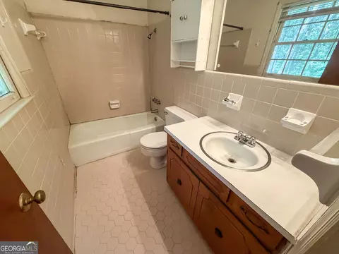 Bath - 608 Ginger Cir, Lagrange, GA 30240 photo 2 of 2