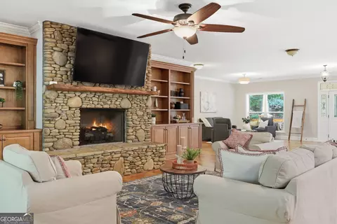 Living - 157 Dusty Trl, Toccoa, GA 30577 photo 5 of 5