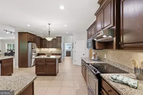 Kitchen - 157 Dusty Trl, Toccoa, GA 30577 photo 4 of 6