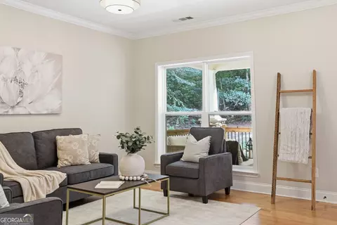 Living - 157 Dusty Trl, Toccoa, GA 30577 photo 3 of 5