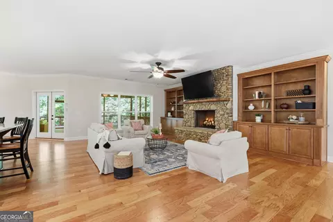 Living - 157 Dusty Trl, Toccoa, GA 30577 photo 4 of 5