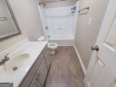 Bath - 2095 Oakpointe Ct, Buford, GA 30519 photo 8 of 9