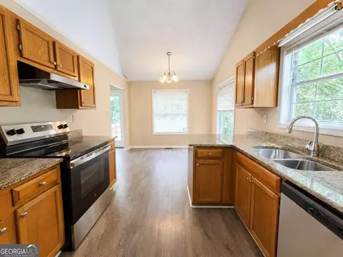 Kitchen - 2095 Oakpointe Ct, Buford, GA 30519 photo 3 of 4