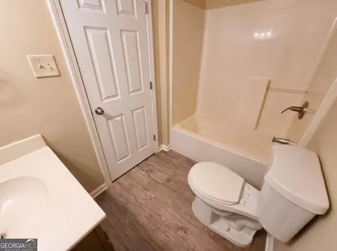 Bath - 2095 Oakpointe Ct, Buford, GA 30519 photo 7 of 9