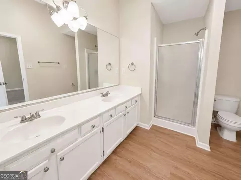 Bath - 2095 Oakpointe Ct, Buford, GA 30519 photo 4 of 9